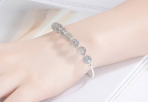 Comment porter un Bracelet en Pierre de Lune, et Comment l'utiliser pour ses Vertues ?