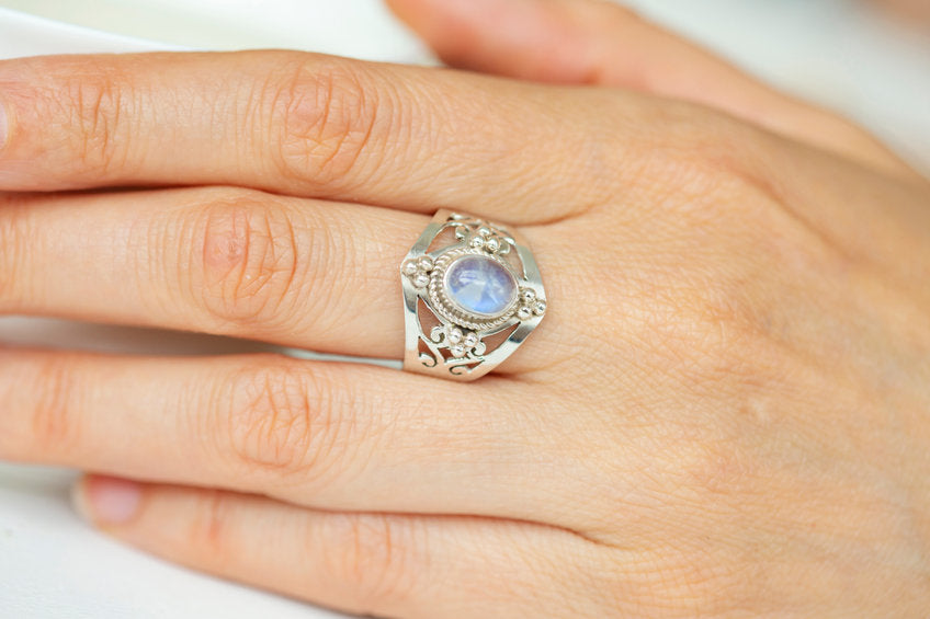 Comment choisir des bijoux en pierres de lune?